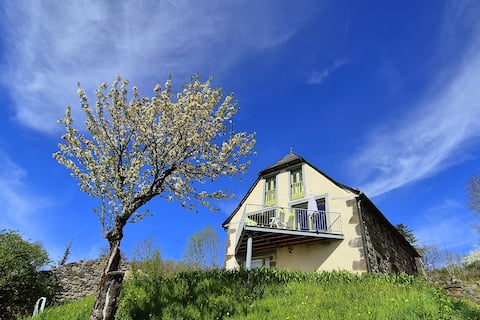 La Grange – Gite Mur de Barrez, luxury stone barn