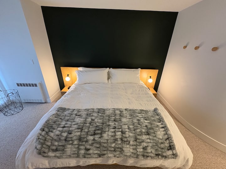 חדר שינה ראשי/קומה שנייה.