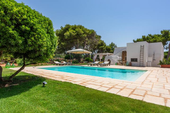 Trullo luxury piscina e giardino 5minuti dal mare gallery image 2