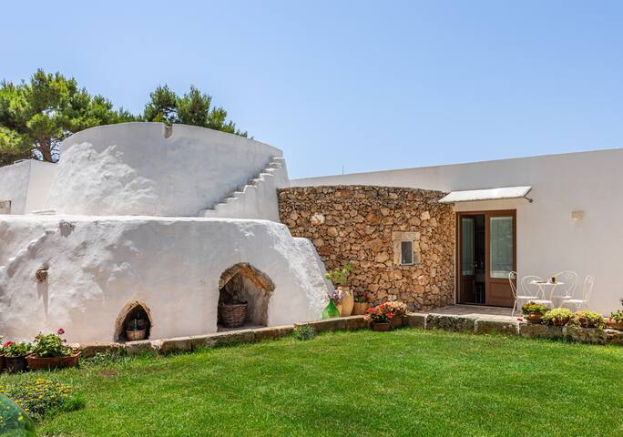 Trullo luxury piscina e giardino 5minuti dal mare gallery image 3