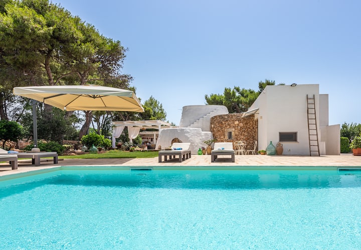 Luxury trullo pool and garden 5 minutes from the sea