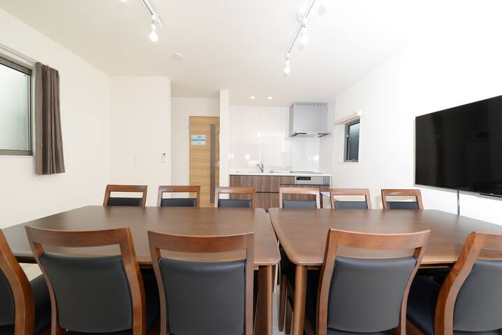 NYHotel1 新宿2階建て4室1バスルーム1シャワー2トイレ gallery image 2