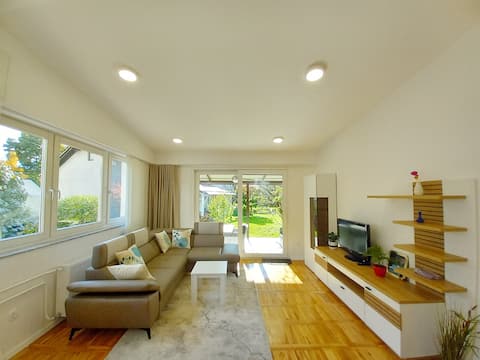 Popular Airbnb listing: Private guest house with garden view in Ljubljana in Četrtna Skupnost Šiška