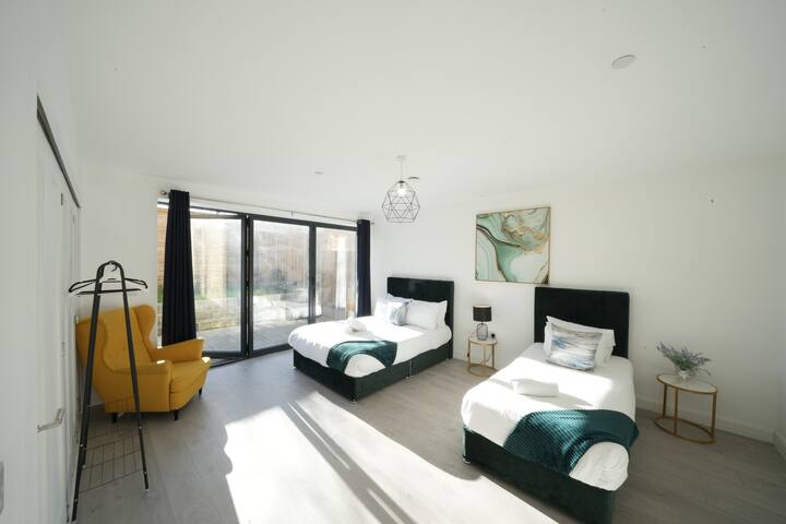 5 Bedrooms/ 11 Guest/5min to underground/ Shops gallery image 4