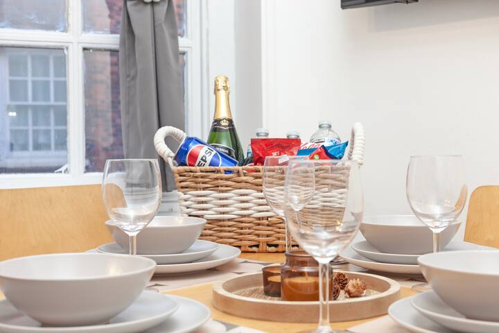 Newly Refurbished 3 Bedroom In Scott Ellis Gardens gallery image 5