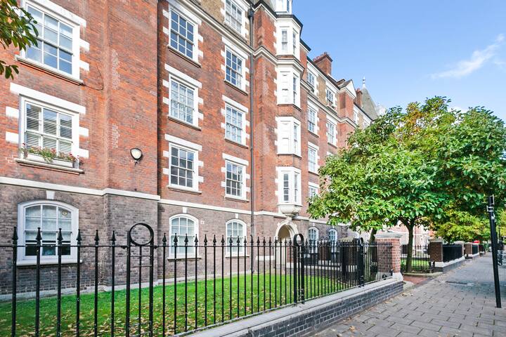 Beautiful 3 Bedroom Flat in Scott Ellis gallery image 4