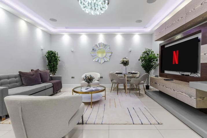 Stylish 2 bed split level flat