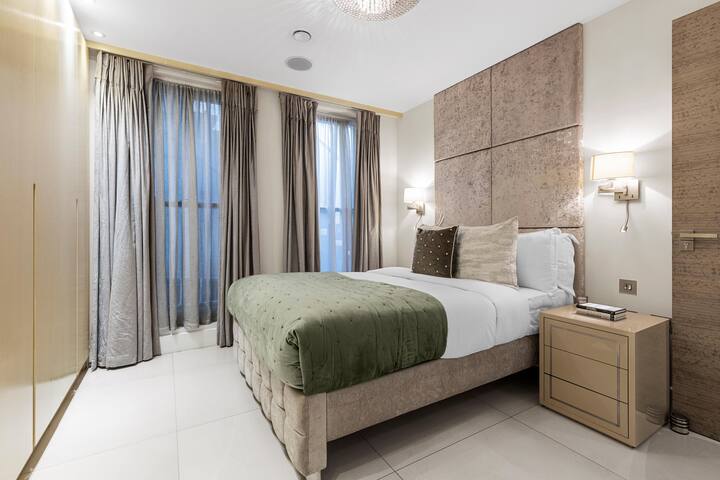 Stylish 2 bed split level flat gallery image 4