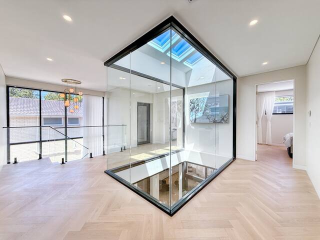 Exceptional Luxurious Duplex in a Great Location gallery image 5