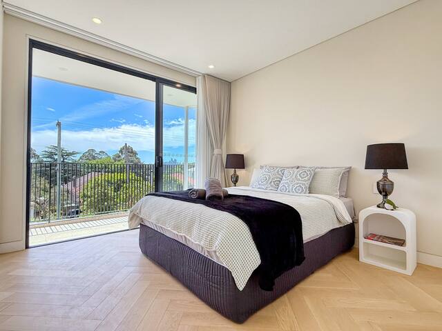 Exceptional Luxurious Duplex in a Great Location gallery image 4