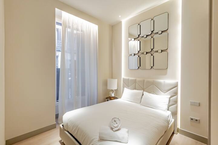 R14 –Deluxe Style & Trendiest location in Malasaña gallery image 2