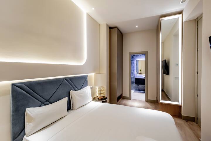 R14 –Deluxe Style & Trendiest location in Malasaña gallery image 3