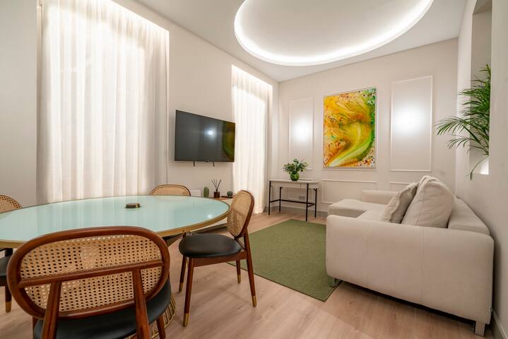 R14 –Deluxe Style & Trendiest location in Malasaña gallery image 4