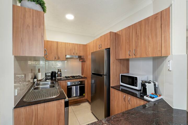 Home-like Boutique Garden Apt, A/C, parking. gallery image 5