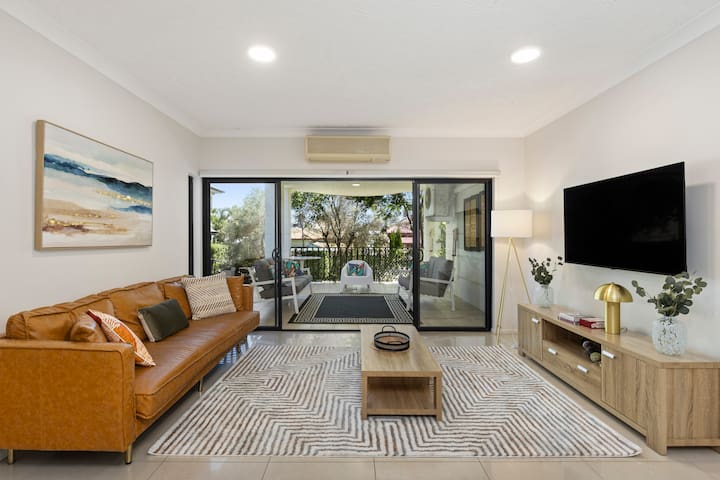 Home-like Boutique Garden Apt, A/C, parking.