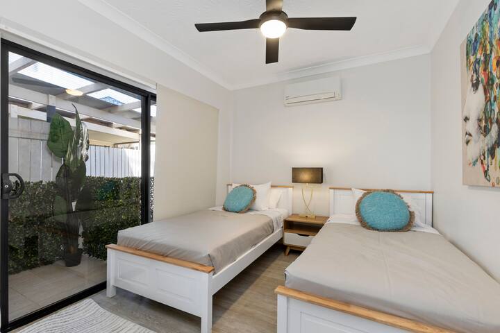 Home-like Boutique Garden Apt, A/C, parking. gallery image 4