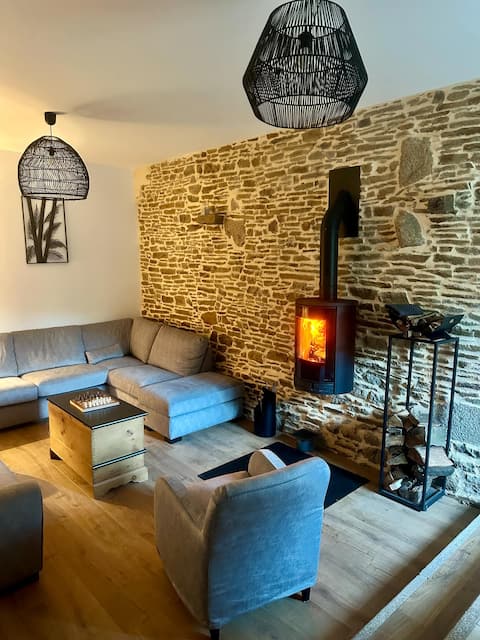 18th century cottage with character, labeled 4 EPIS