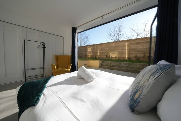 3 FULL houses/ 15BR/ 5min walk tube/ lots stors gallery image 2