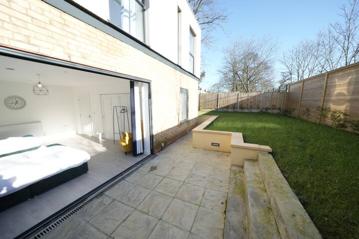 3 FULL houses/ 15BR/ 5min walk tube/ lots stors gallery image 3