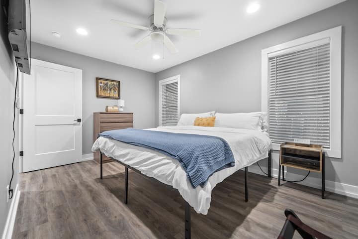 Vue 2 de la 2ème chambre avec lit King Size.
