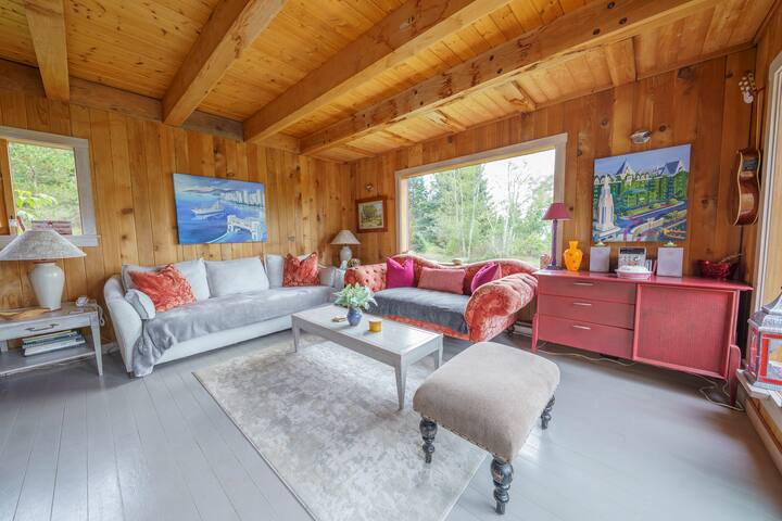 Vancouver Island Forest Getaway + Ocean & Hot Tub gallery image 4