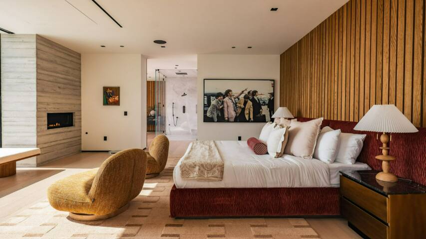 Designer Coastal Retreat in Modern Malibu Haven gallery image 2