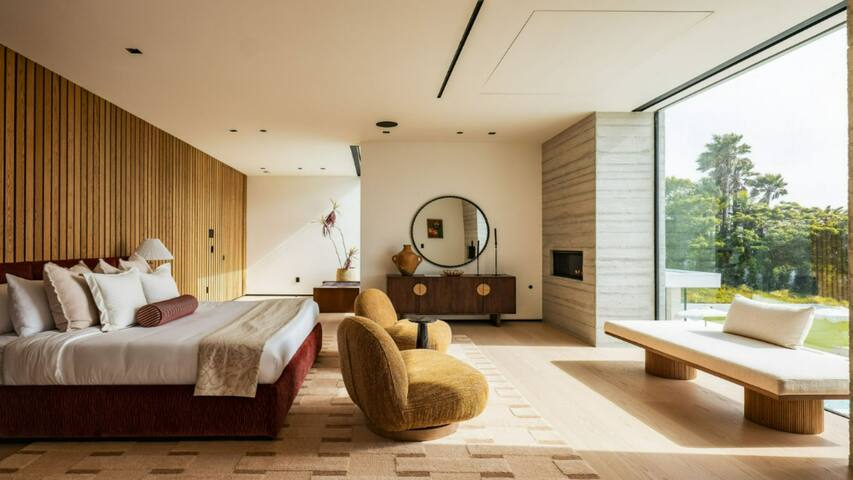 Designer Coastal Retreat in Modern Malibu Haven gallery image 5