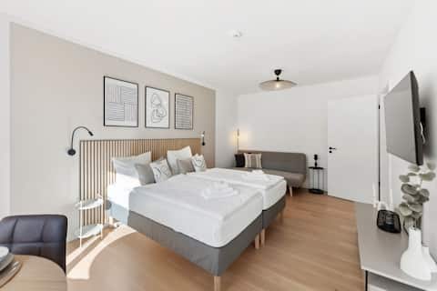 Top Airbnb: Centrally located design apartment by the main station, 2 bedrooms, garage, elevator in Halle (Saale)