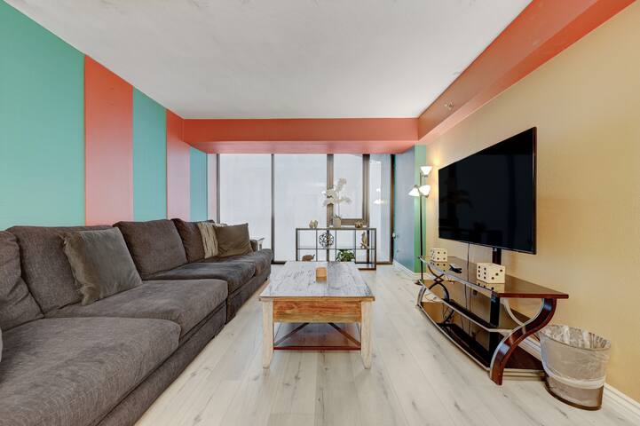 Penthouse w/ Epic View! Bellagio & Cosmo – 2Bd/2Ba gallery image 3