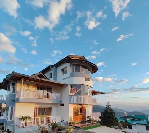 Hill top 6BR set with Pvt Balconies