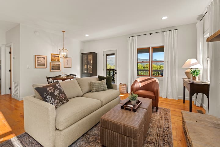 Views For Miles! |Couples Cottage - Townsend, TN
