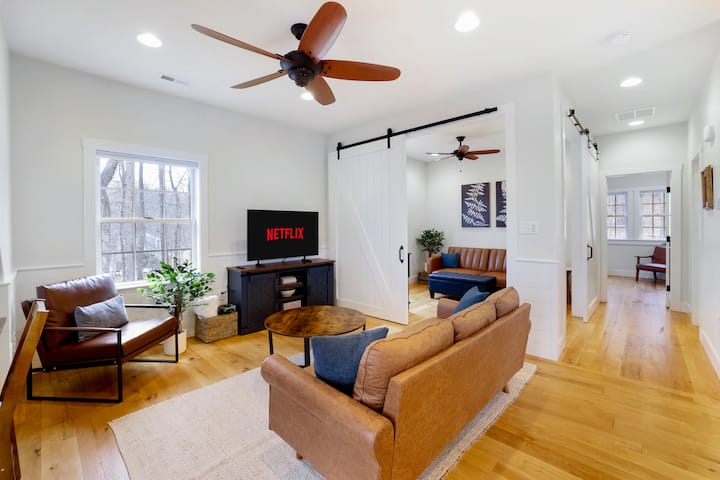 Owl’s Nest | Mountainside Apartment | King Bed - Lovettsville, VA
