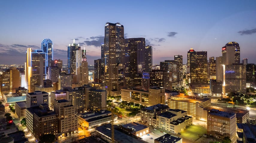 Modern Townhouse, Walk Score 88, Downtown Dallas