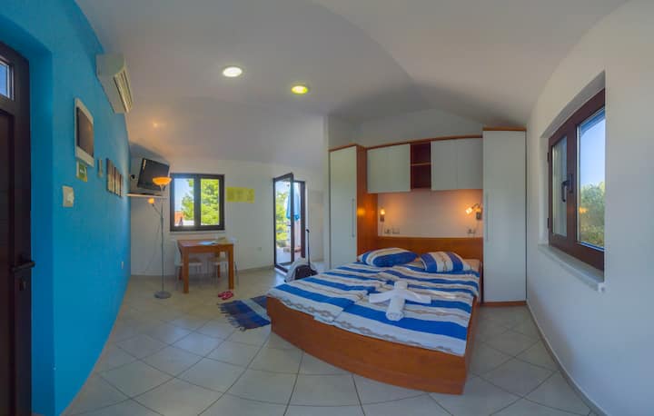 Cozy Apartment Next To 5 Beaches - Vis