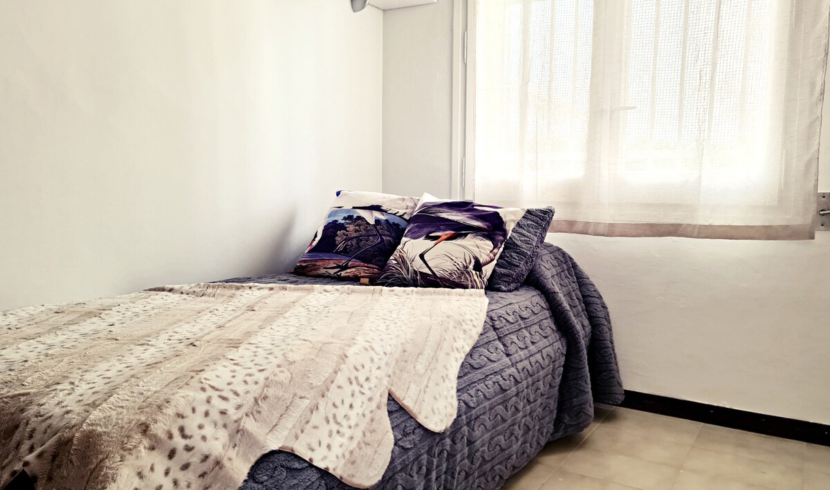 Dormitorio con cama nicho (90x200)