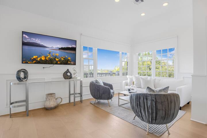 Tranquil Sherman Oaks Oasis with Private Garden gallery image 3