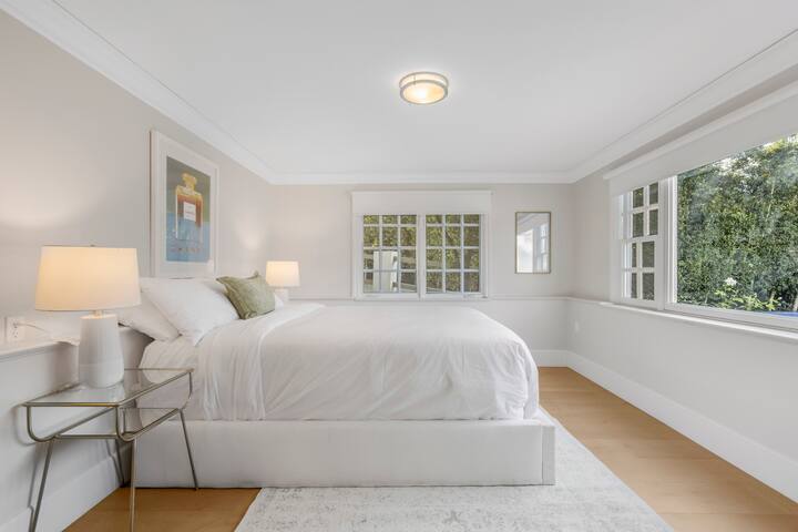 Tranquil Sherman Oaks Oasis with Private Garden gallery image 5