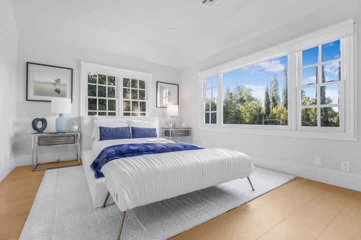 Tranquil Sherman Oaks Oasis with Private Garden gallery image 4