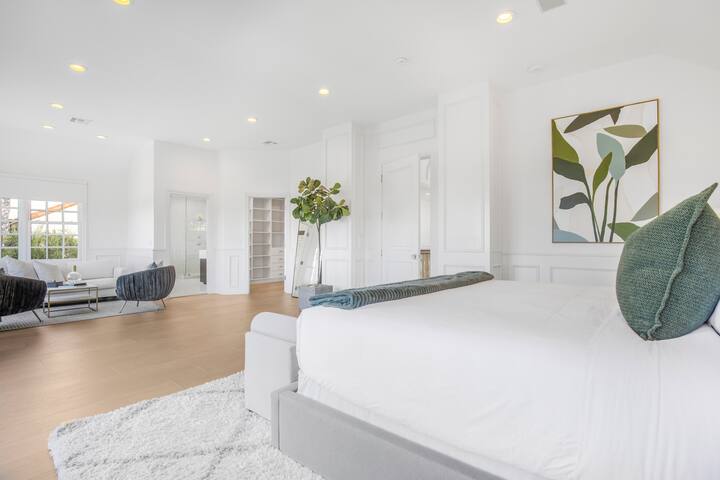 Tranquil Sherman Oaks Oasis with Private Garden gallery image 2