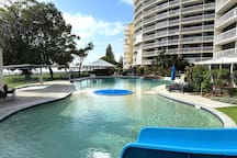 Pool & Ocean View, Spacious Apartment