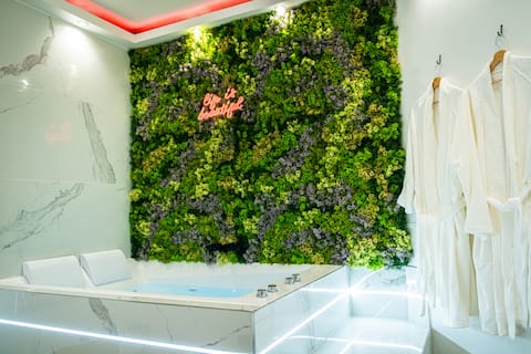 Exceptional suite with private hot tub