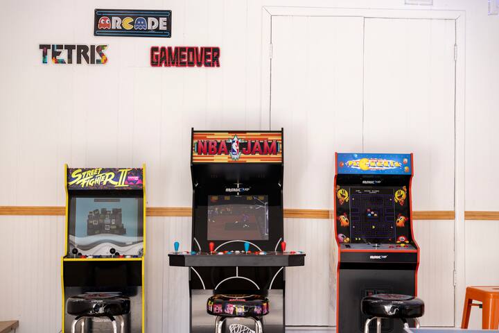 Lux 4BR 2.5BA /Pool/Hot Tub/Game Room/Bishop Arts gallery image 2