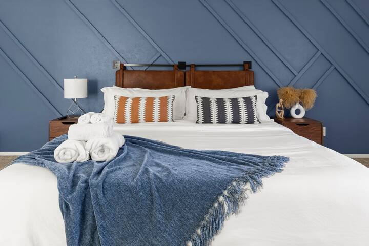 Lux 4BR 2.5BA /Pool/Hot Tub/Game Room/Bishop Arts gallery image 5