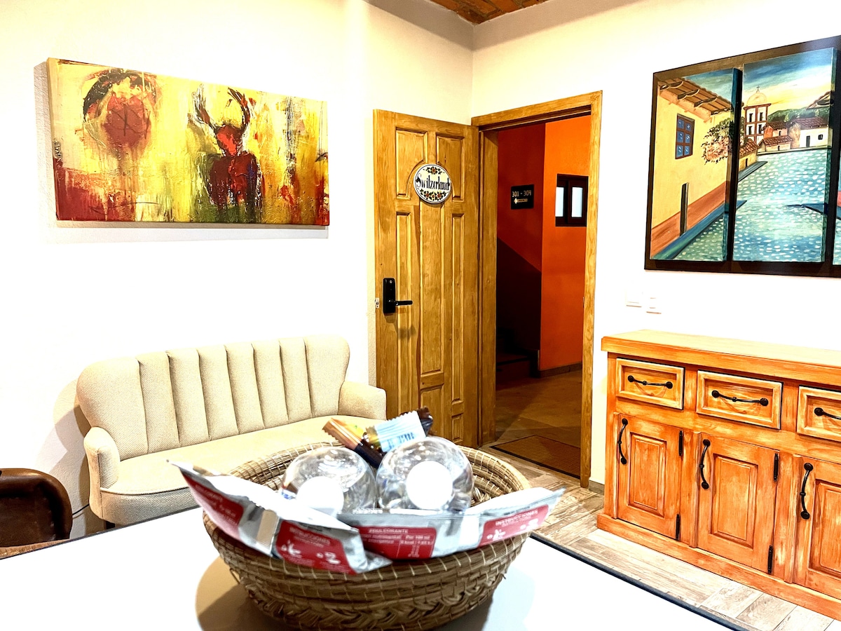 Anuncio de Airbnb popular: Colonial Charming Corner in Tlaquepaque en Tlaquepaque
