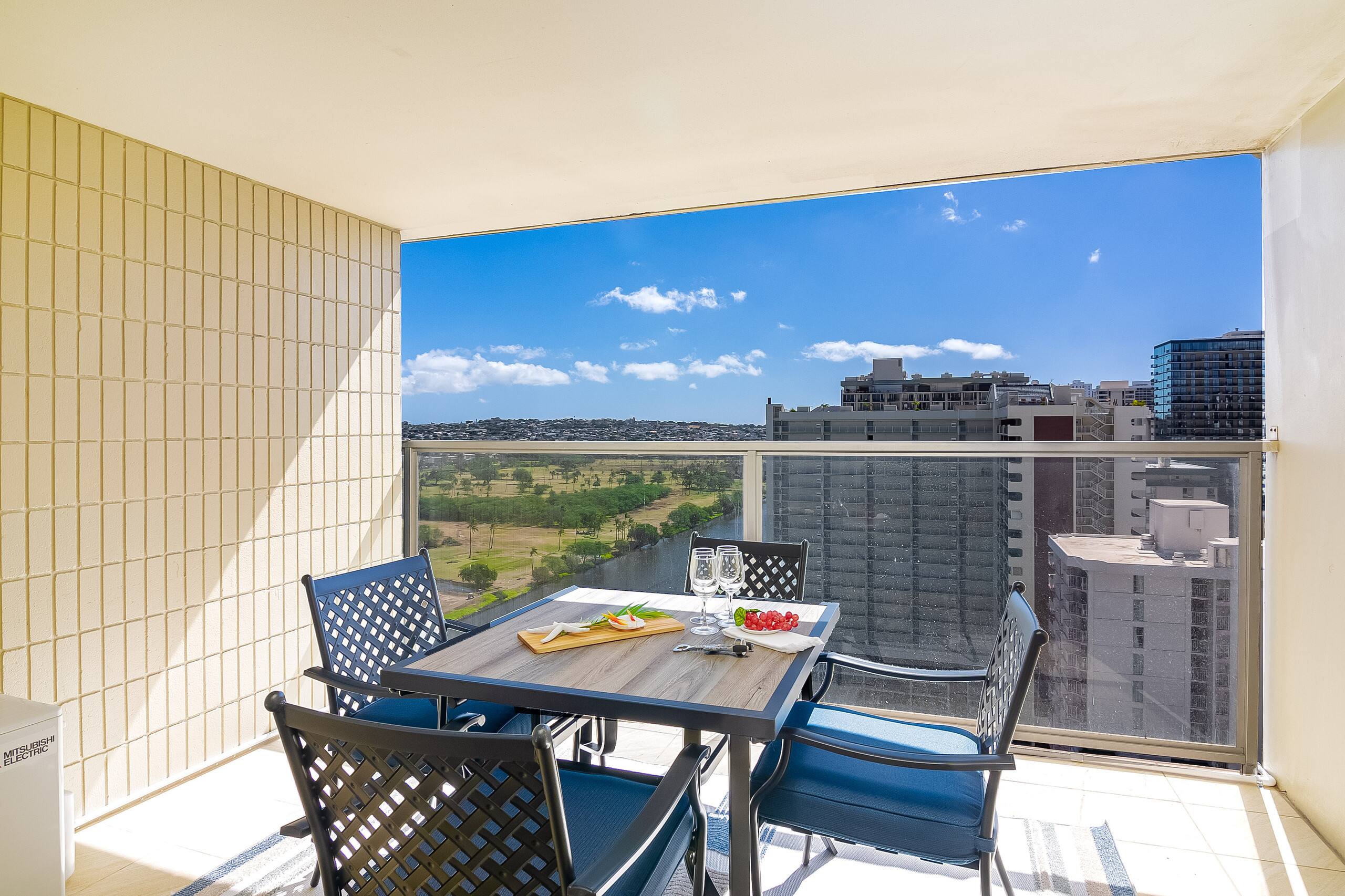 Condo in Honolulu · ★5.0 · Studio · 2 beds · 1 private bath - Image 18