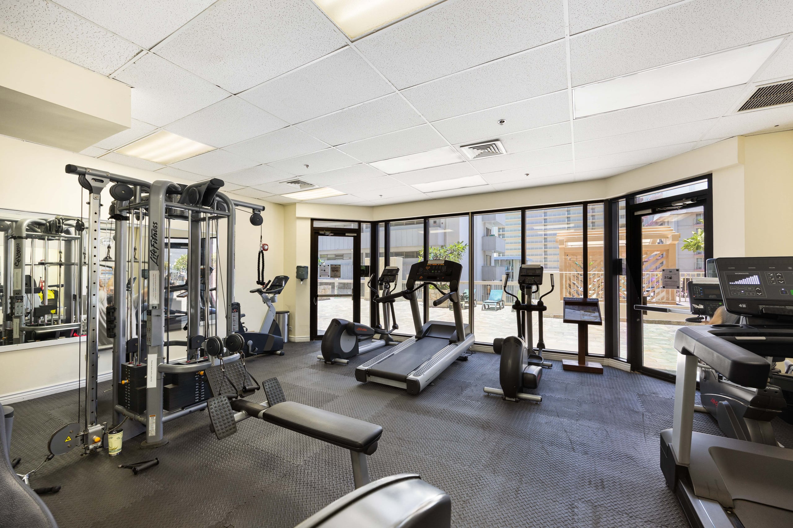 Condo in Honolulu · ★5.0 · Studio · 2 beds · 1 private bath - Image 27