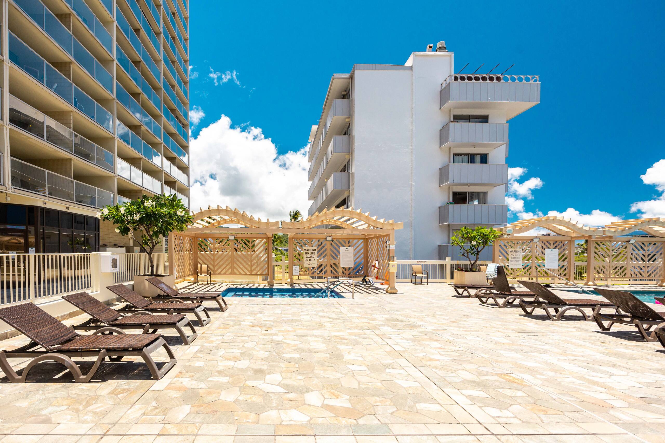 Condo in Honolulu · ★5.0 · Studio · 2 beds · 1 private bath - Image 32