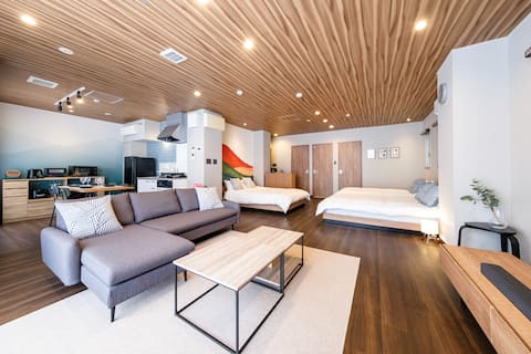 Downtown area 4 minutes on foot from Takasaki Station | Large 70 ㎡ one-floor space | 100-inch 4K pro