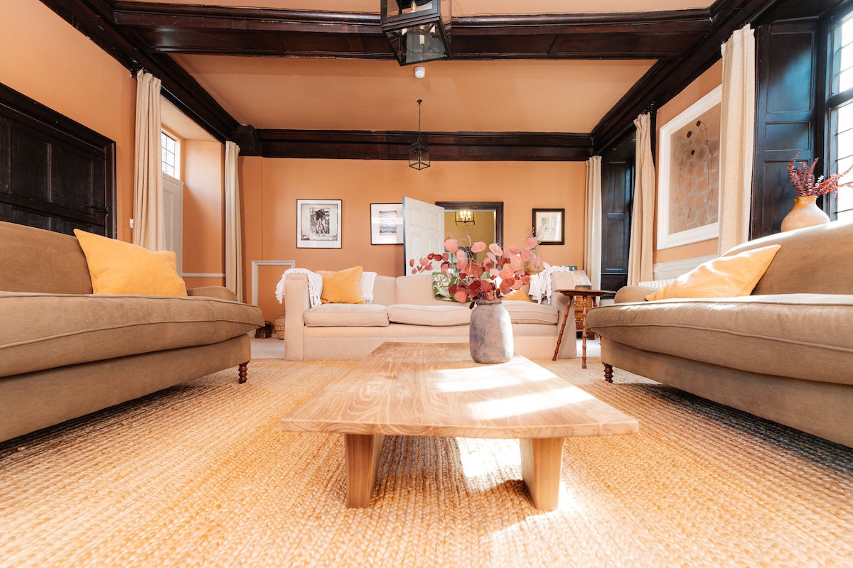 Successful Airbnb property: The Rectory | Stunning 9 Bedroom Cotswold Mansion in Oxfordshire