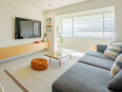 Popular Airbnb listing: The Loft | Apartment with ocean views in Scarborough